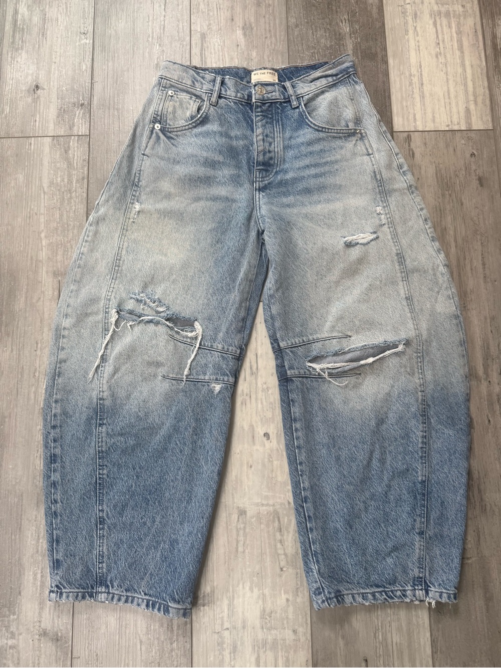 Free People We The Free Barrel Leg Distressed Jeans Size 25 Button Fly